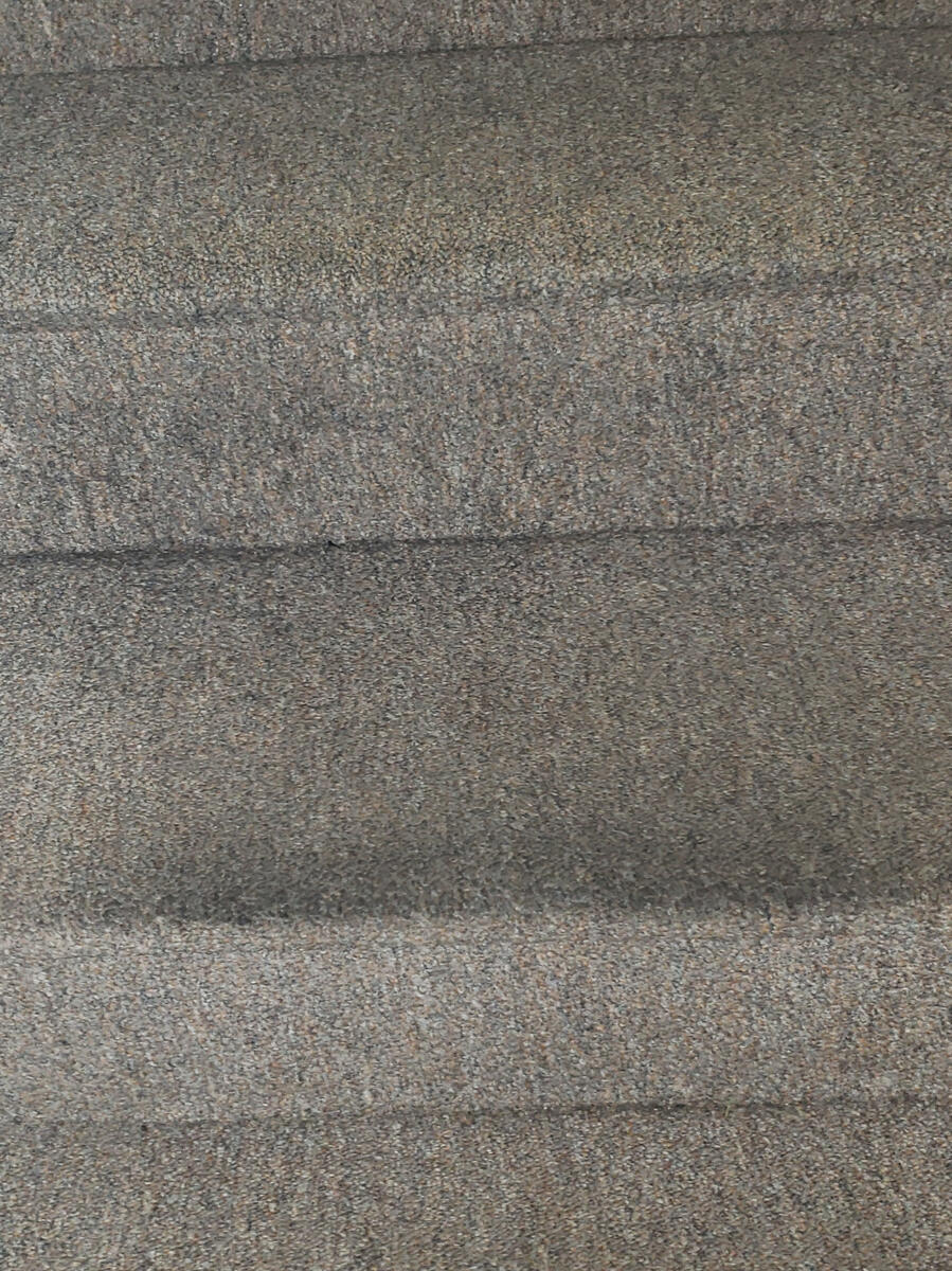 Stair carpet detail / Detalle de alfombra en escaleras