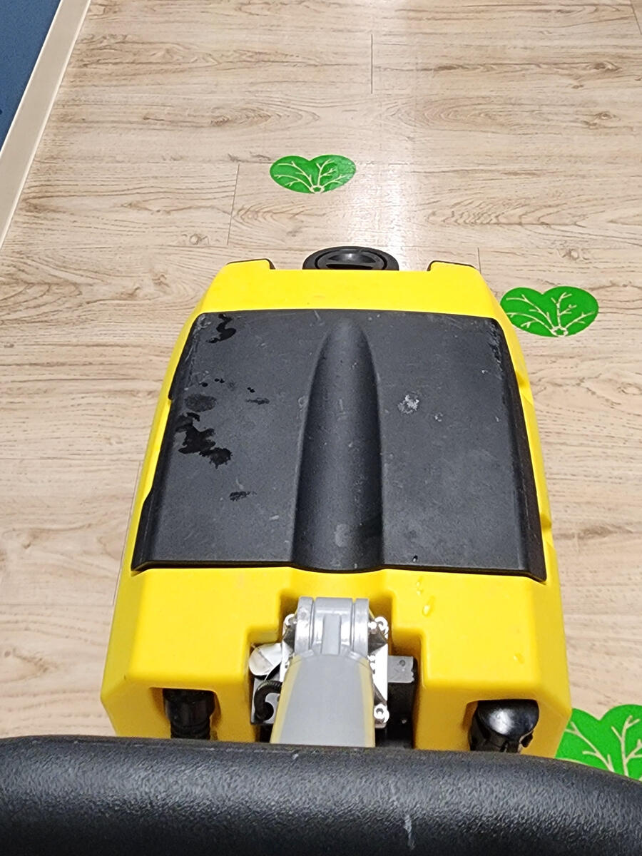 Commercial floor equipment / Limpieza de pisos comerciales