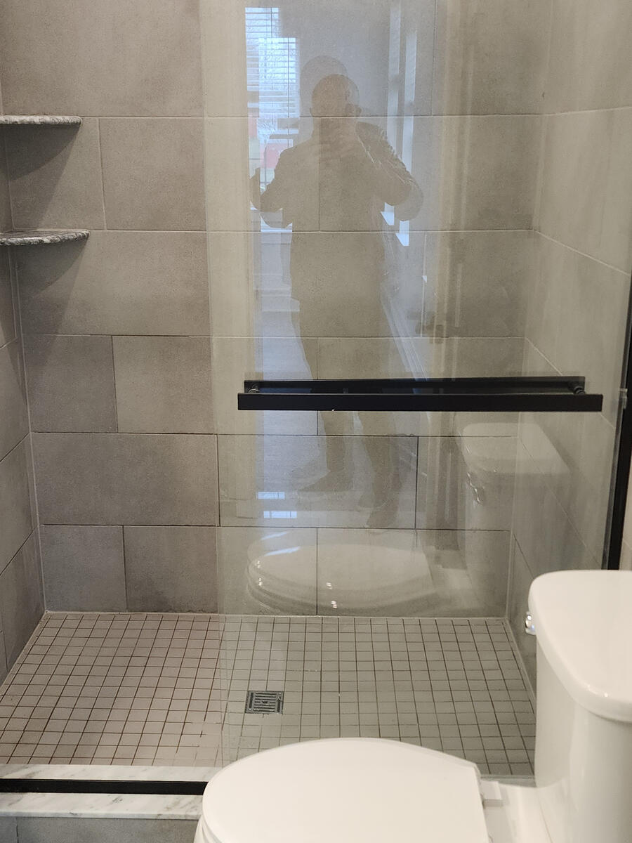Bathroom cleaning / Limpieza de baños